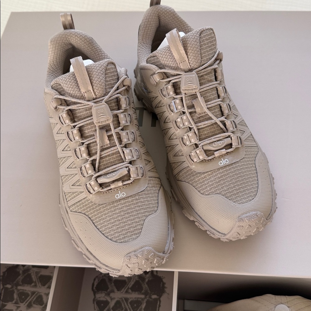 alo TRAIL Sneakers & Cap Set - Taupe - Never worn